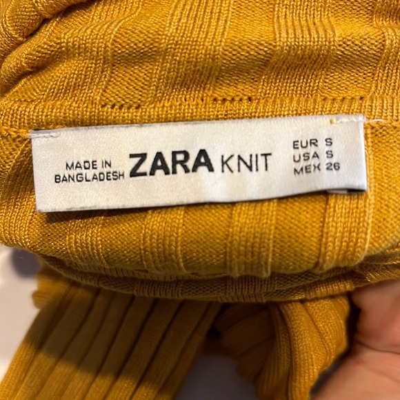 Zara  Knit  Gold Mustard color Turtleneck Sweater NWOT  Textured stripes  Size S - Picture 2 of 10